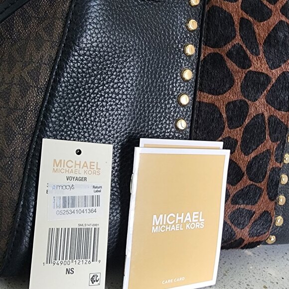 Michael Kors Voyager Bag - Picture 4 of 8